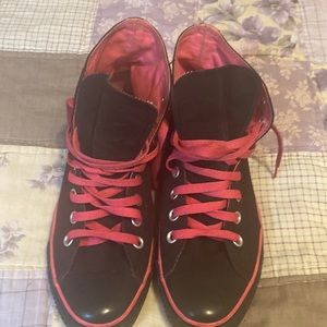 Pink and black converse!